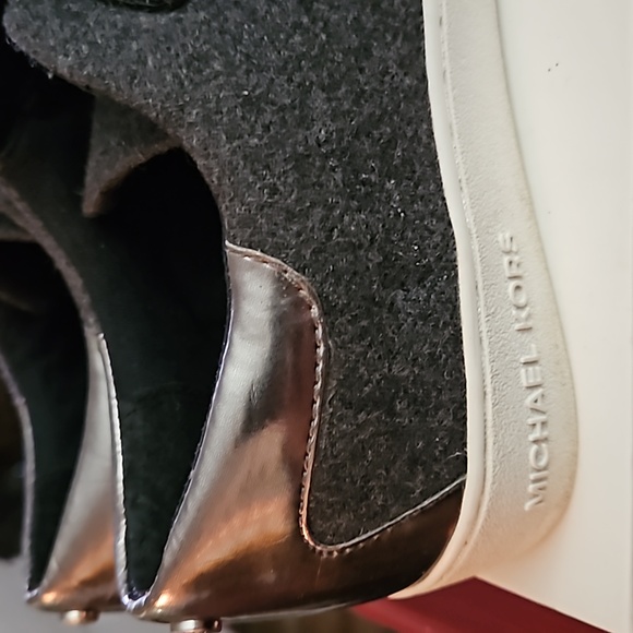 Michael Kors Craig Triple Strap Logo Sneakers Size 7M - Picture 3 of 5